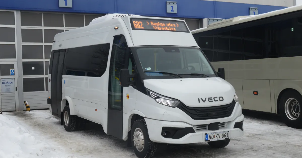 Korszerű Iveco midibusz